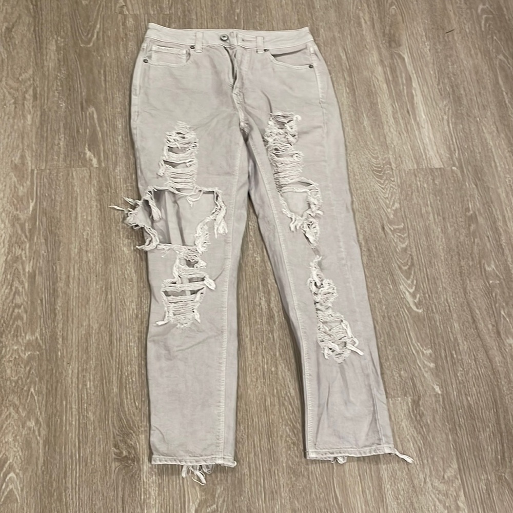Distressed cream/off white/light grey American eagle jeans.